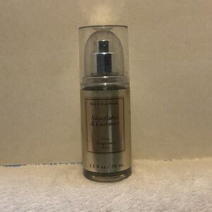 Bath & Body Works Snowflakes & Cashmere Mist with Silver Accents